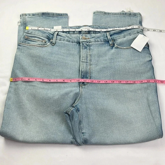 Good American Women’s 15 Good Curve Straight Leg  Destroyed Hem Jean - Picture 3 of 15